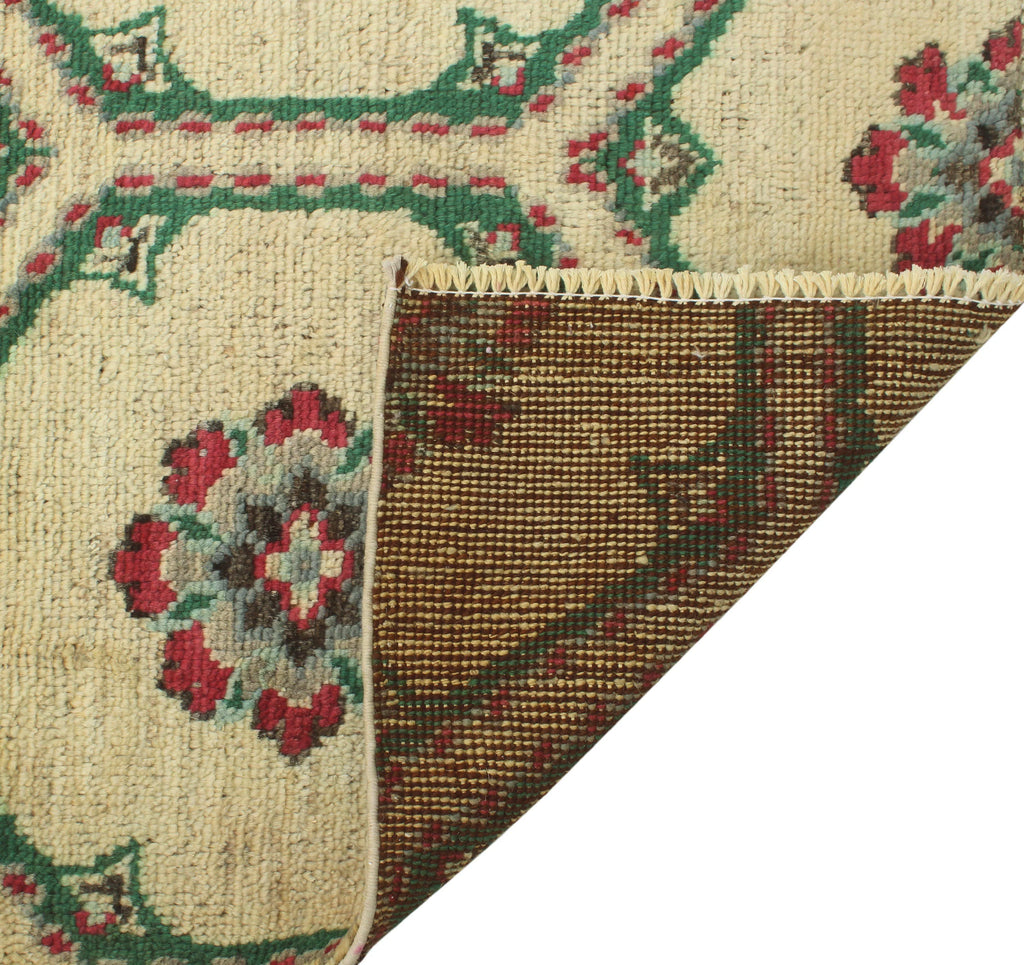 Aria Magdalen 5'1" x 3'0" Ivory/Green Rug,