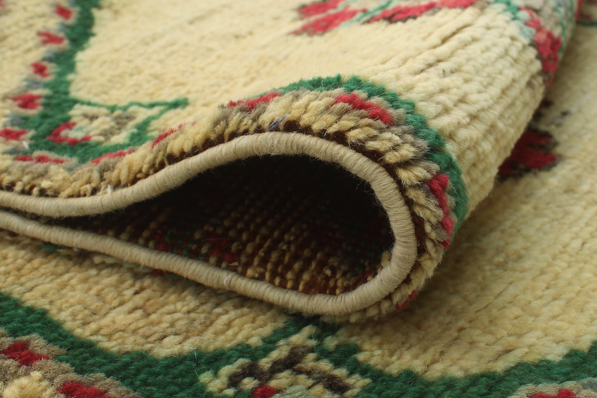 Aria Magdalen 5'1" x 3'0" Ivory/Green Rug,
