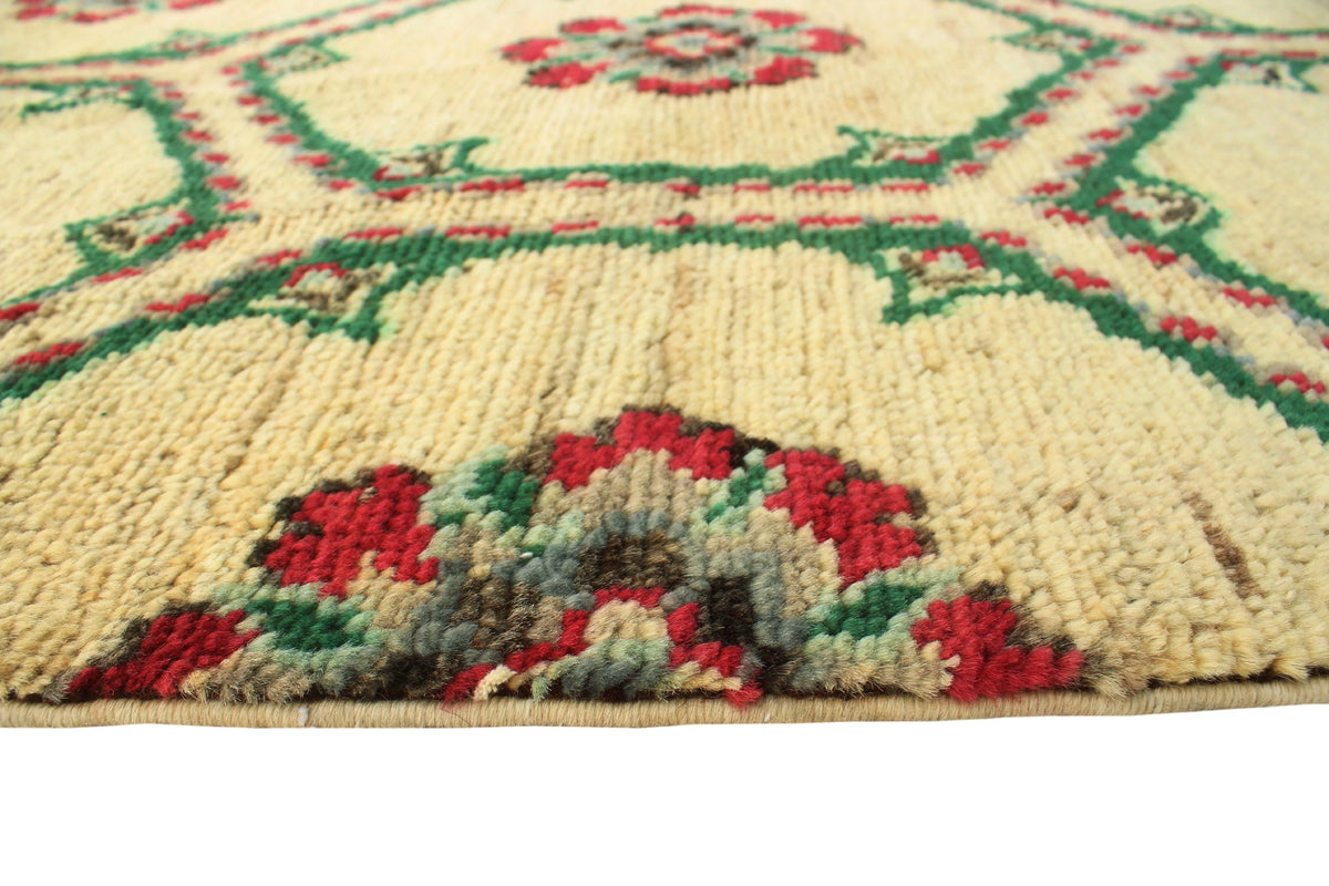 Aria Magdalen 5'1" x 3'0" Ivory/Green Rug,