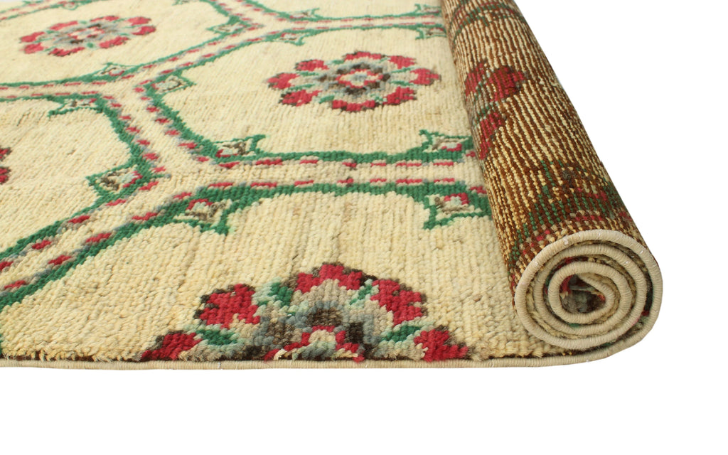 Aria Magdalen 5'1" x 3'0" Ivory/Green Rug,