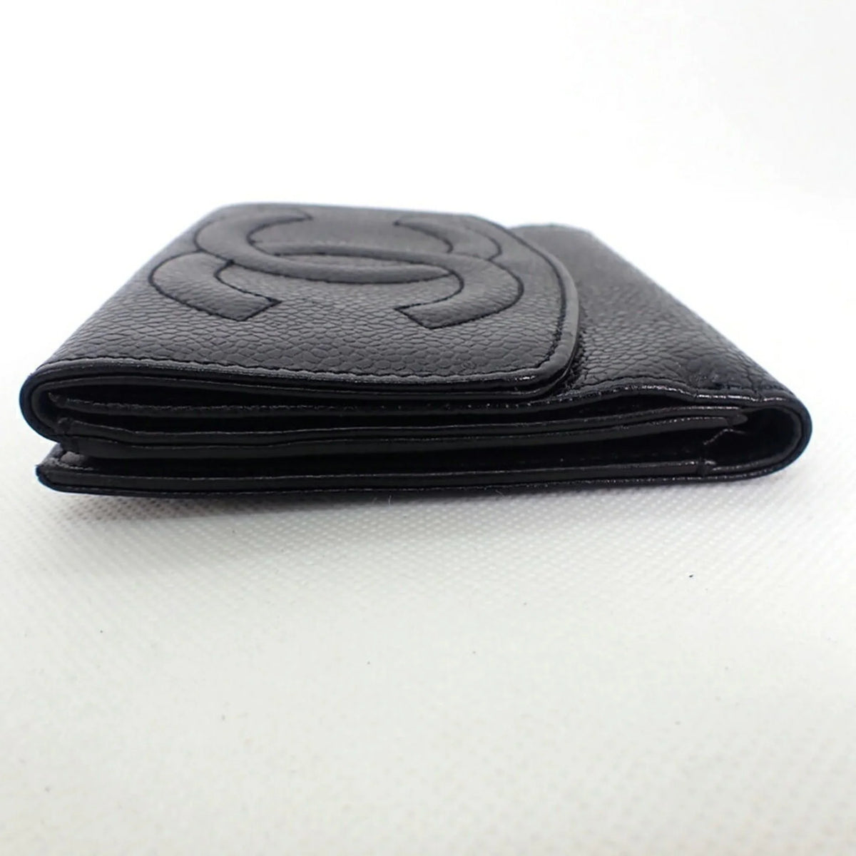 Pre-Owned Chanel skin caviar black CHANEL trifold wallet (Good)