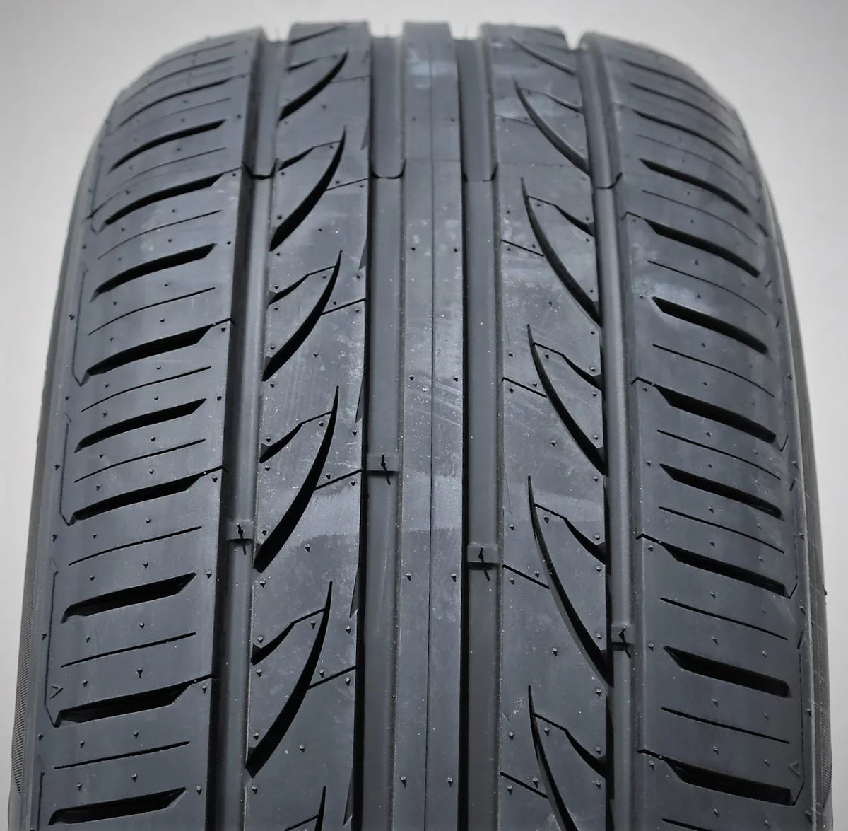 255/40ZR19 GT, Ford LG27 EcoBoost Ford Mustang Premium 2014 High Performance 255/40R19 2015 A/S 100W Fits: Landgolden XL Tire Mustang