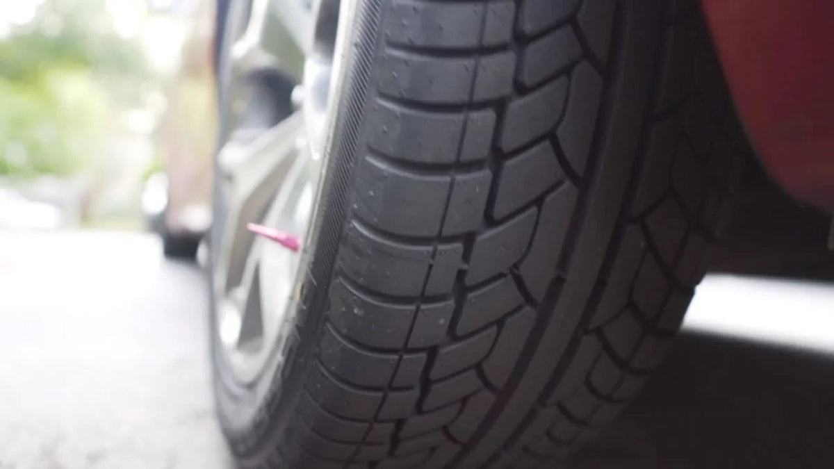 285/45R22 Desert Hawk V Tire UHP 114 Achilles