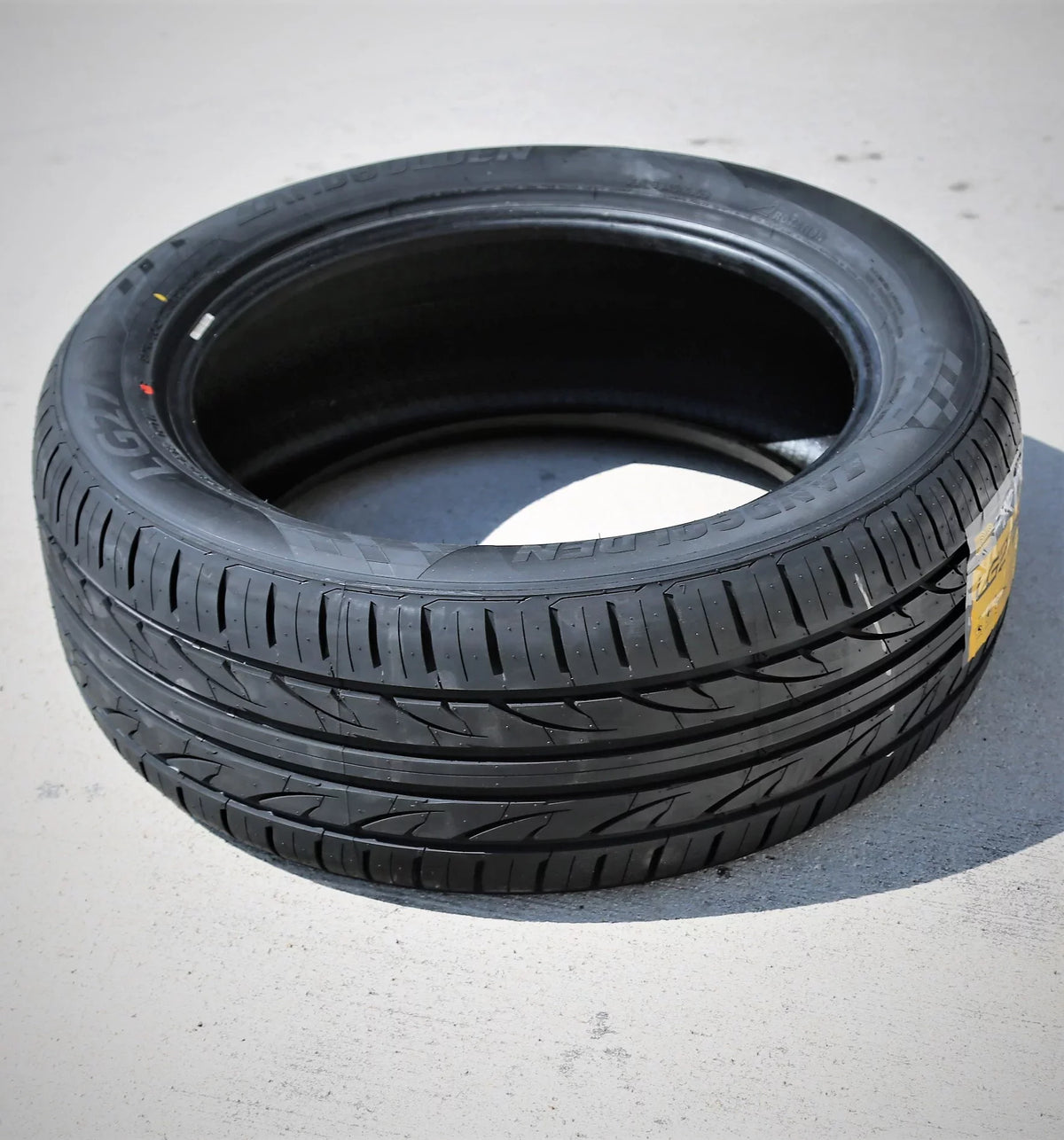 255/40ZR19 GT, Ford LG27 EcoBoost Ford Mustang Premium 2014 High Performance 255/40R19 2015 A/S 100W Fits: Landgolden XL Tire Mustang
